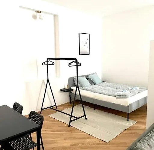 Brand New & Spacious In The Centre Appartement Wenen
