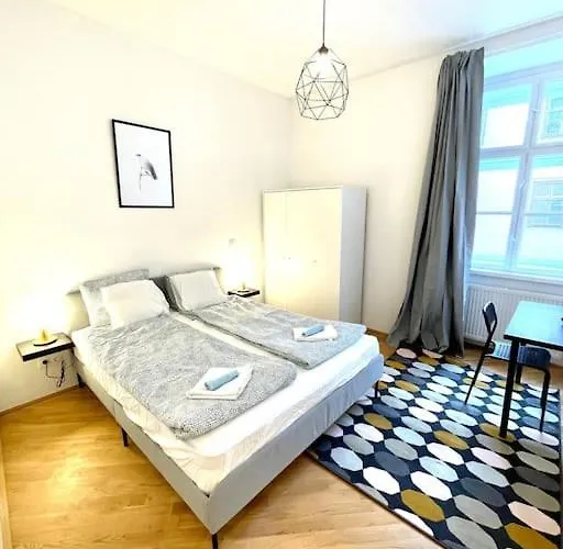 Brand New & Spacious In The Centre *