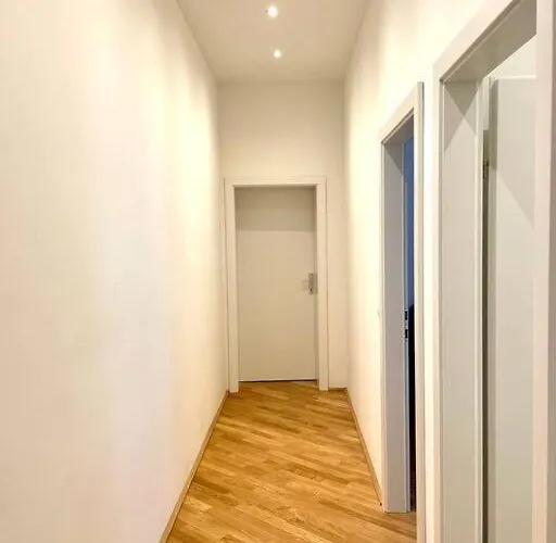 Brand New & Spacious In The Centre * Wenen